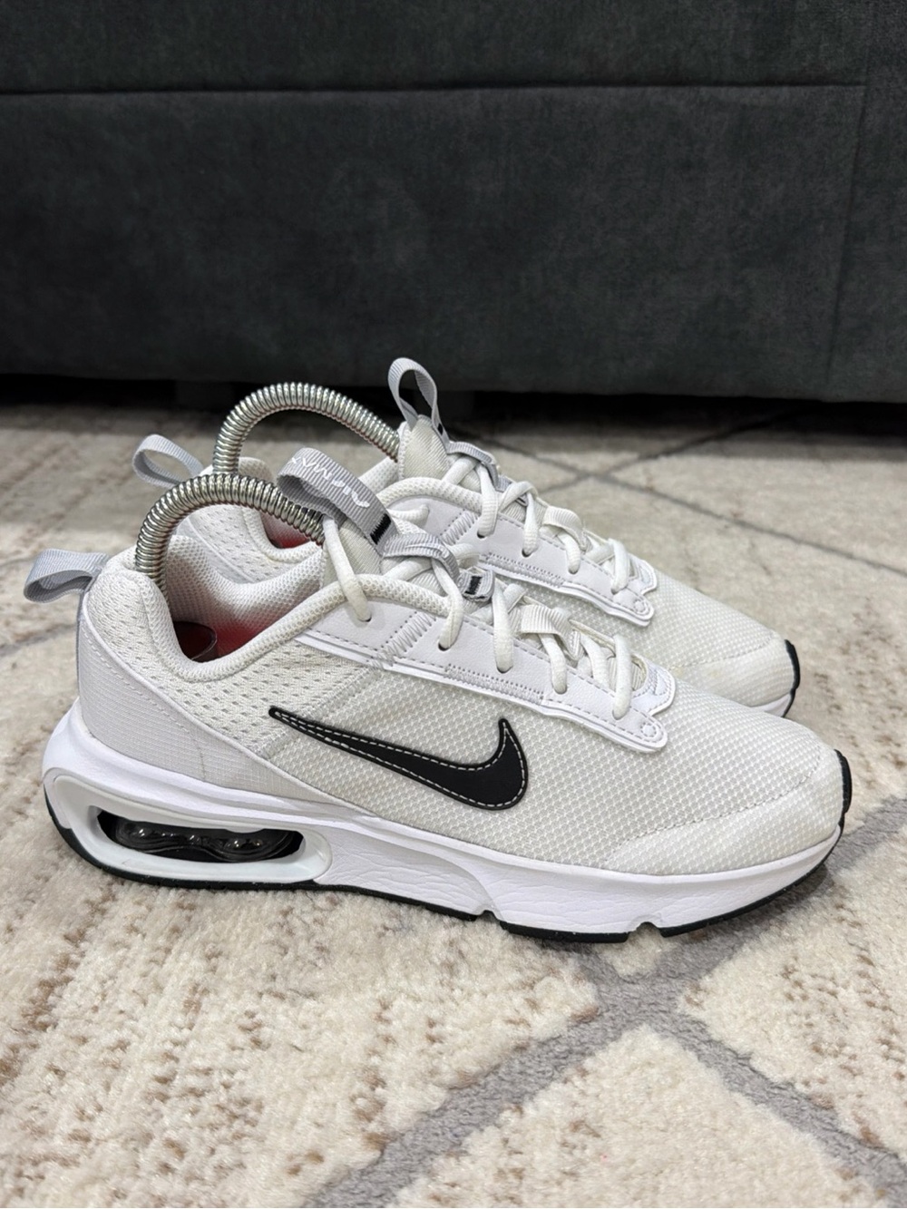 Nike Air Max INTRLK Lite Youth GS Size 4.5Y / Women’s 6 White Black DH9393-101